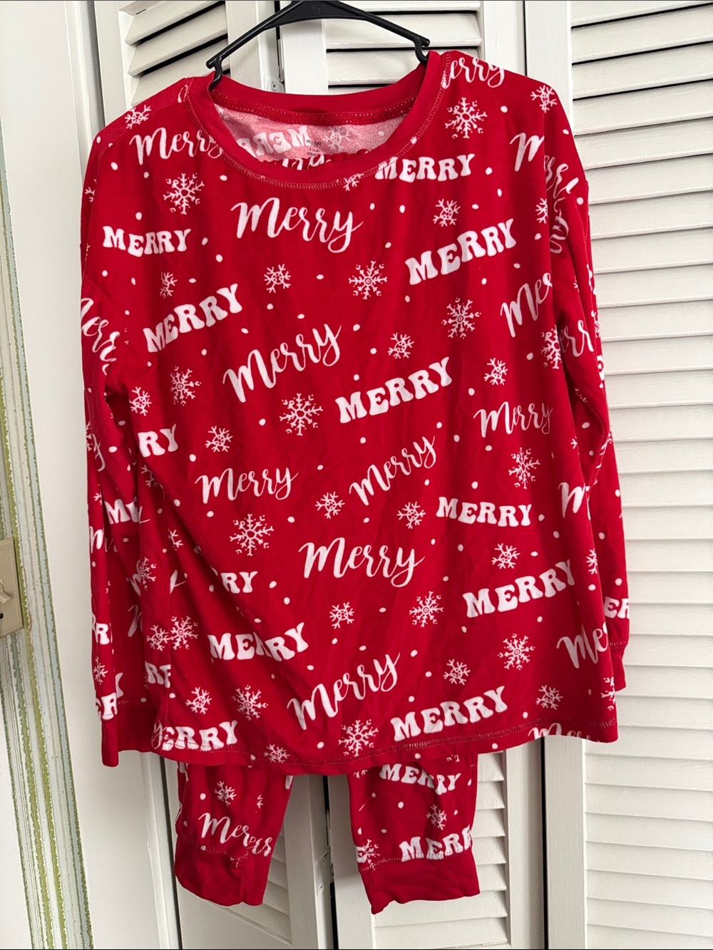 Holiday Time Red 'Merry' Snowflake Women's Pajama Set